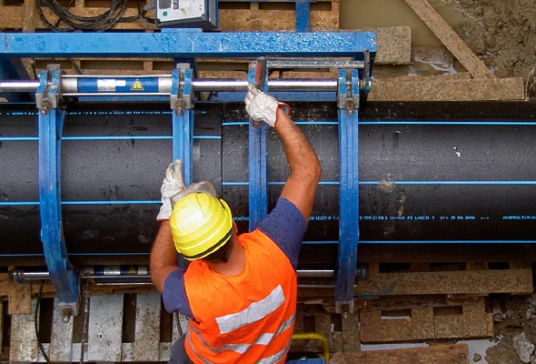 La saldatrice PT 500 in scavo